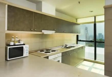 Pacific Regency Suites - 89