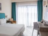 Double room with balcony and with partial sea view