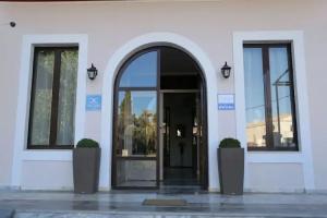 Sunshine Inn Hotel, Lygia