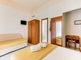 Standard Quadruple room with garden view