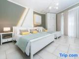 Deluxe Triple room with view
