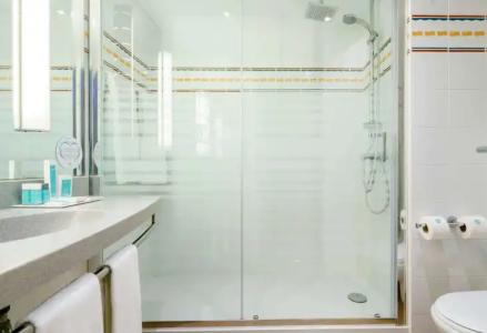 Ilunion Valencia 4 - 8