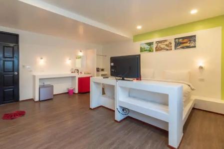 Crystal Bay Beach Resort - 3