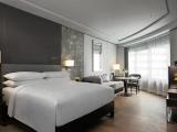 Corner Large Double Executive Lounge Access room