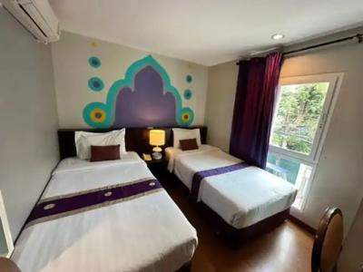 Sawasdee @ Sukhumvit Soi 8 - 34