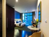 Grand room with city view