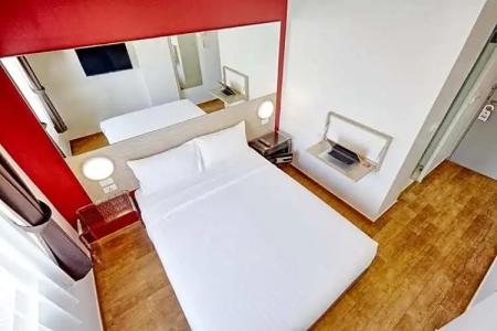 Red Planet Bangkok Asoke - SHA Extra Plus - 76