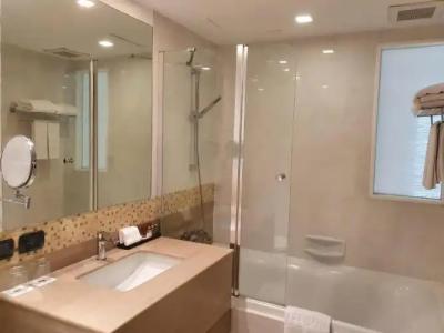 Amora NeoLuxe Suites - 33