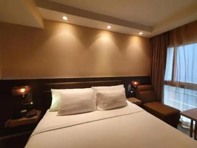 Amora NeoLuxe Suites - 3