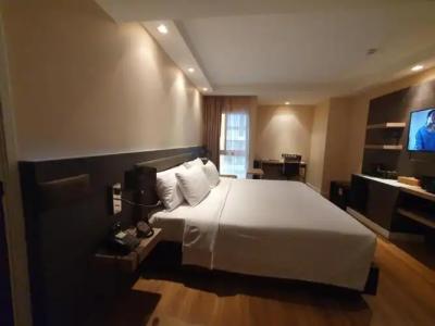 Amora NeoLuxe Suites - 36