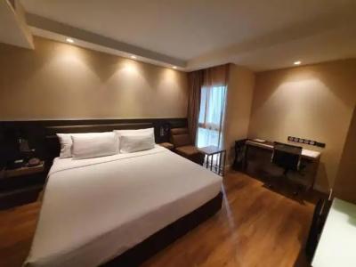 Amora NeoLuxe Suites - 38