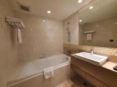 Amora NeoLuxe Suites - 32