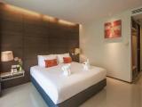 Deluxe room with pool view