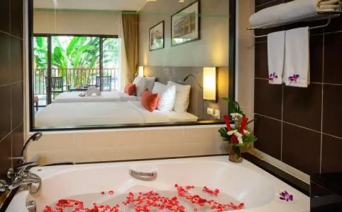 Deevana Plaza Phuket - SHA Extra Plus - 11