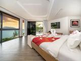 6 Bedrooms Residence