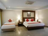 Standard Triple room with pool view