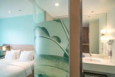 Holiday Inn Express Phuket Patong Beach Central, an IHG - 6