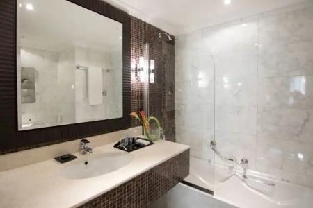 Carlton Tower - 104