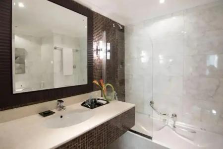 Carlton Tower - 111