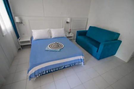 Blue & White - 18