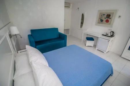Blue & White - 16