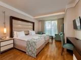 Deluxe Triple room with side sea view