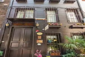 Naz Wooden House Inn