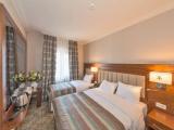 Family Triple room with city view