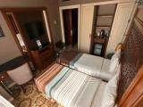 Connection Quadruple Family room