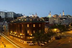 GLK PREMIER The Home Suites & Spa