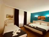 Standard Triple room with city view