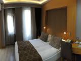 Standard Double room with street view