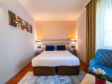 Deluxe French Bed room