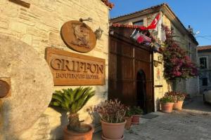 Griffon Hotel, Yenifoca