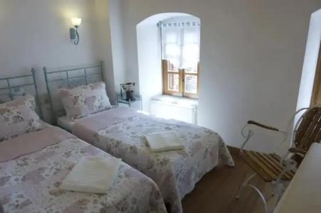 Des Etrangers - Special Category - 4