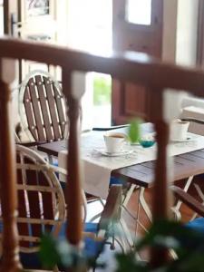 Des Etrangers - Special Category - 16