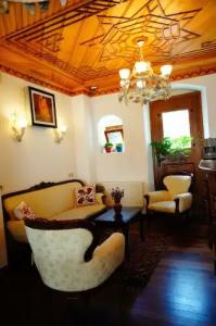 Des Etrangers - Special Category - 52