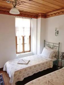 Des Etrangers - Special Category - 6