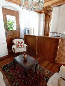 Des Etrangers - Special Category - 13