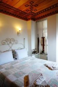 Des Etrangers - Special Category - 54