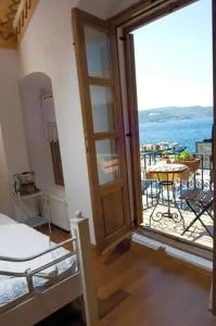 Des Etrangers - Special Category - 29