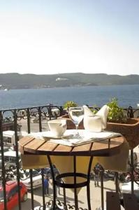 Des Etrangers - Special Category - 30