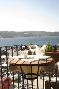 Des Etrangers - Special Category - 40