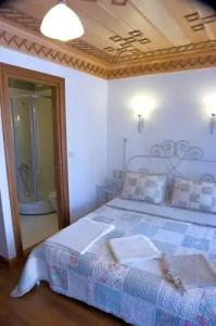 Des Etrangers - Special Category - 32