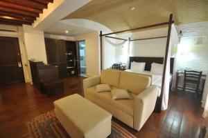 El Vino Hotel & Suites