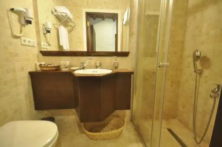 El Vino & Suites - 35