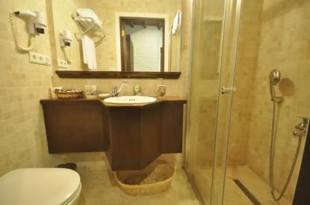 El Vino & Suites - 26