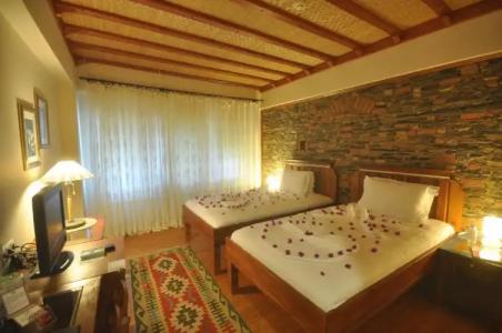 El Vino & Suites - 39