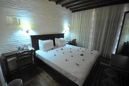 El Vino & Suites - 22