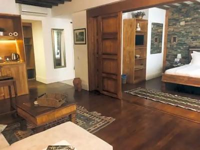 El Vino & Suites - 84